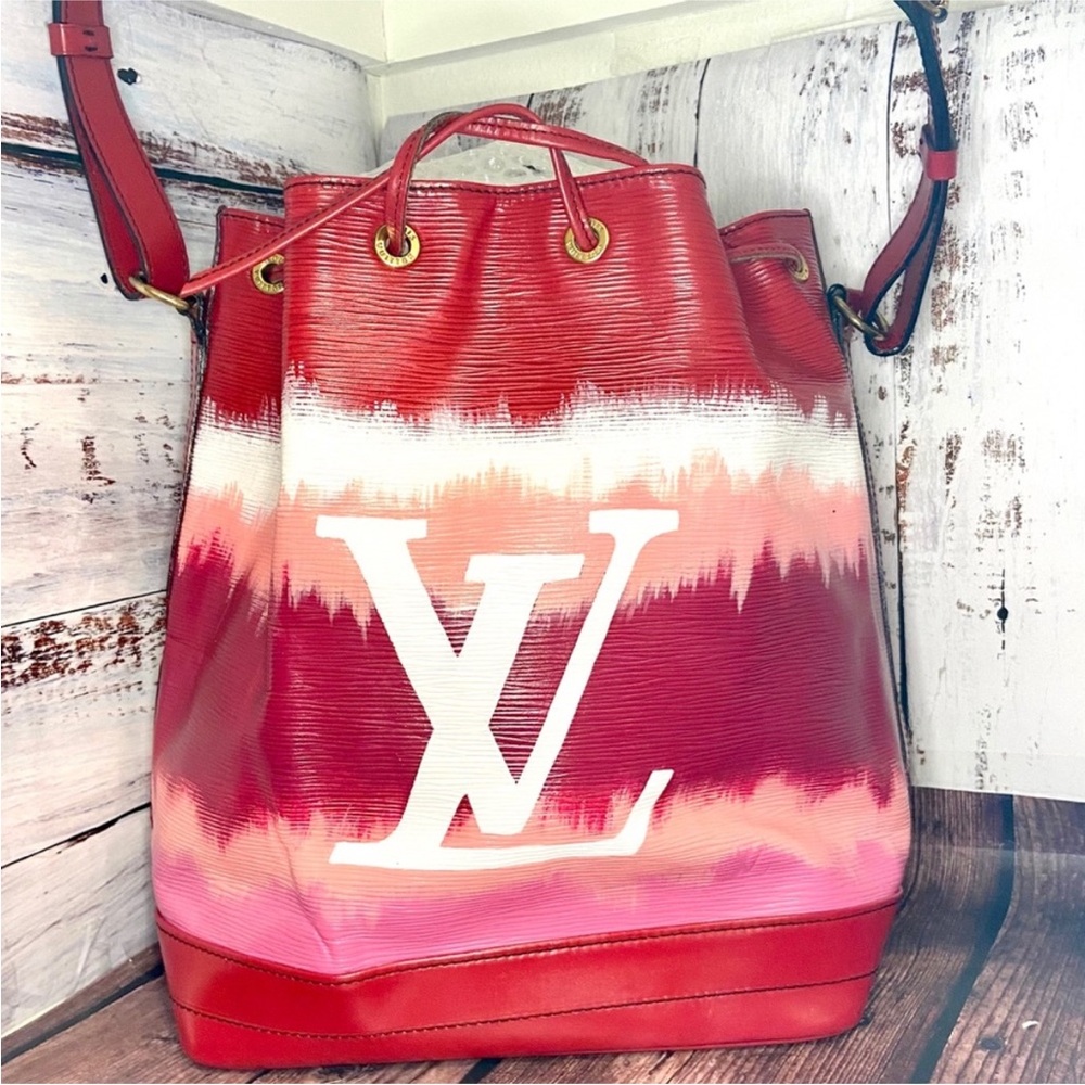 🥳 Louis Vuitton NEONOE. Custom Job by an artist. RARE!!
